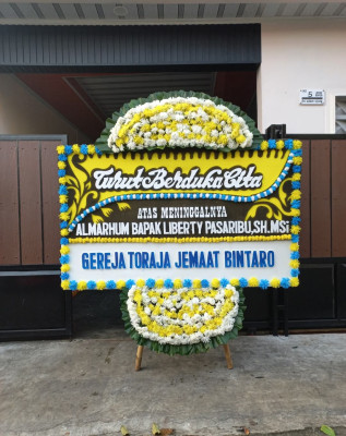 Papan Bunga Duka di Loa Buah