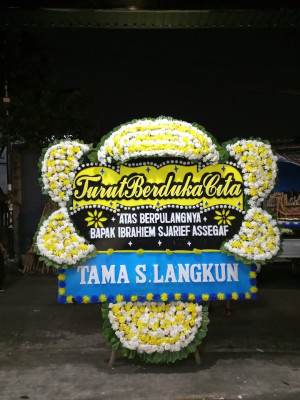 Papan Bunga Duka di Loa Buah