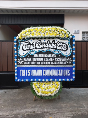 Papan Bunga Duka di Loa Buah
